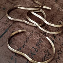 Pulseras bronce corazón Konso